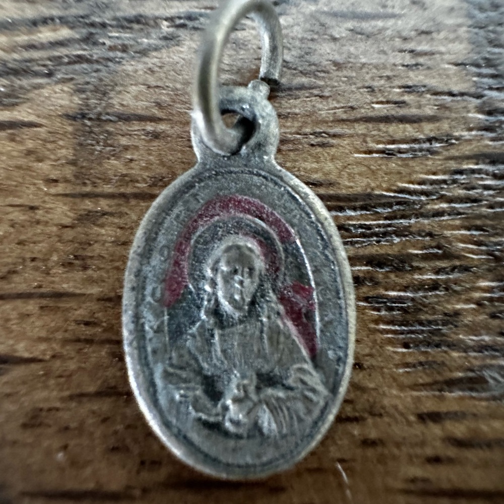 ✝️ Vintage Catholic Medal – Bronze-Tone, Oval Devotional Pendant